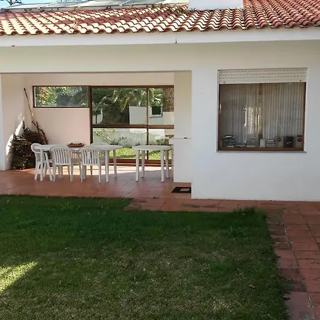 3 Bedroom House With Garden * Afife