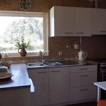 3 Bedroom House With Garden 別荘
